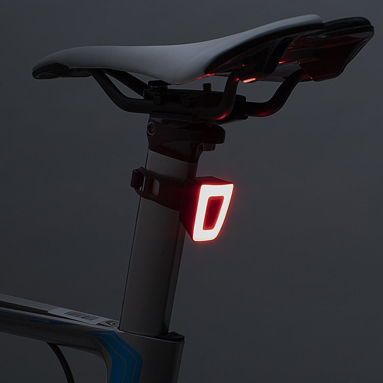 Luz de bicicleta à prova d'água USB recarregável Capacete luz traseira